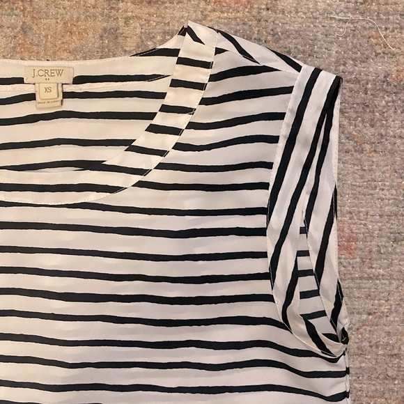J Crew Cap Sleeve Black and White Blouse - Picture 3 of 5
